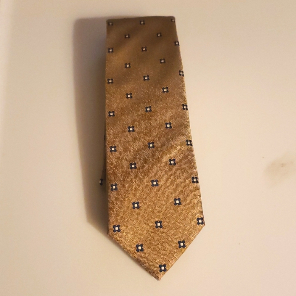 An Ivy gold necktie